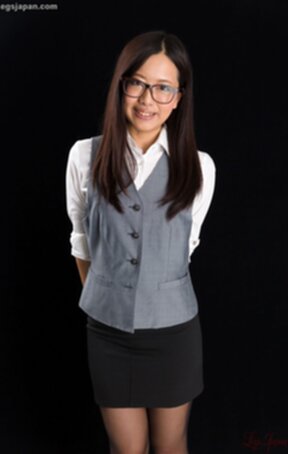 Office lady Fukatsu Miyuki giving footjob in black pantyhose