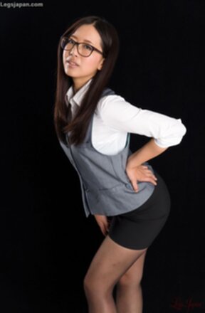 Office lady Fukatsu Miyuki giving footjob in black pantyhose